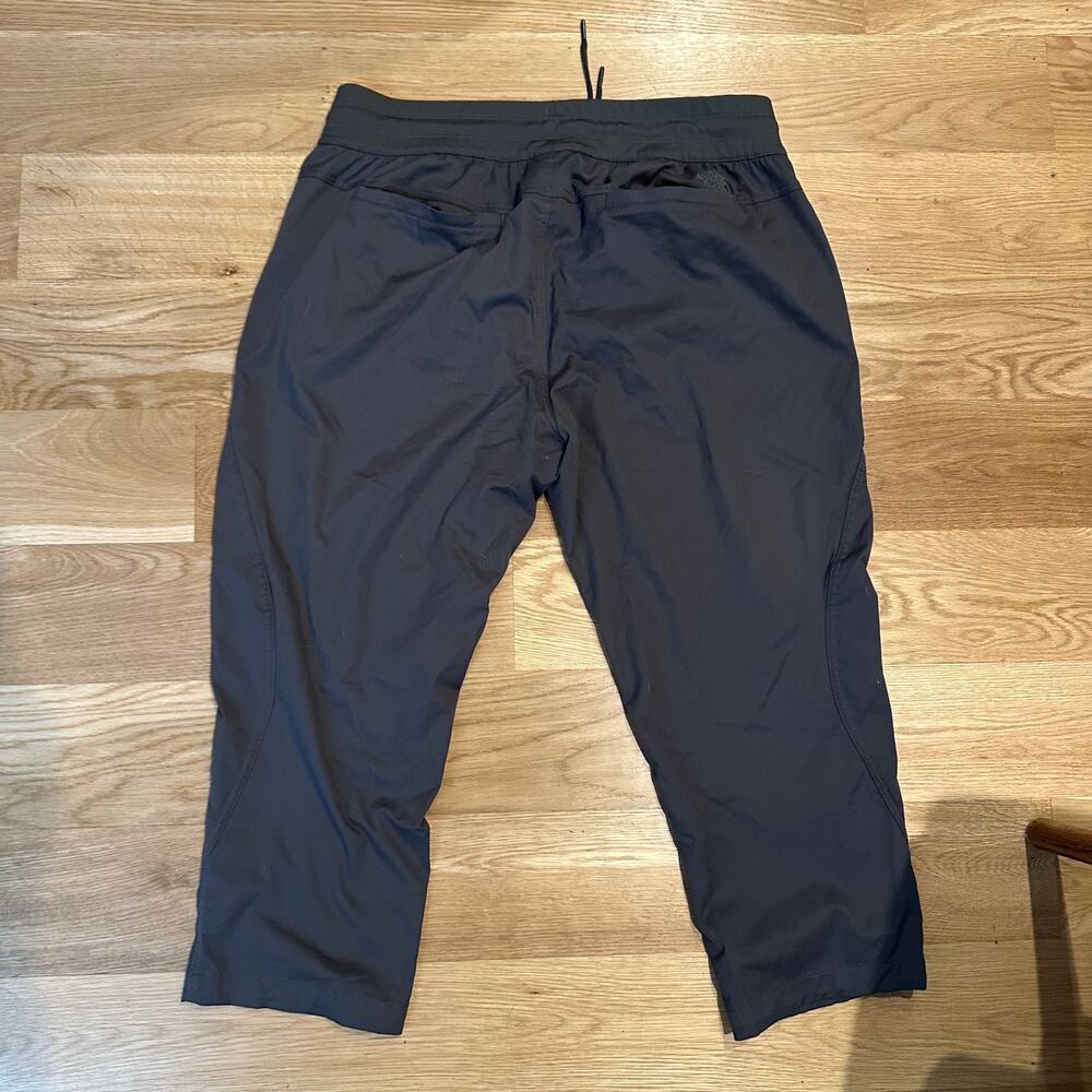 The North Face Never Stop Wearing Capri Pants Womens XL Dark Grey NF0A4AQE